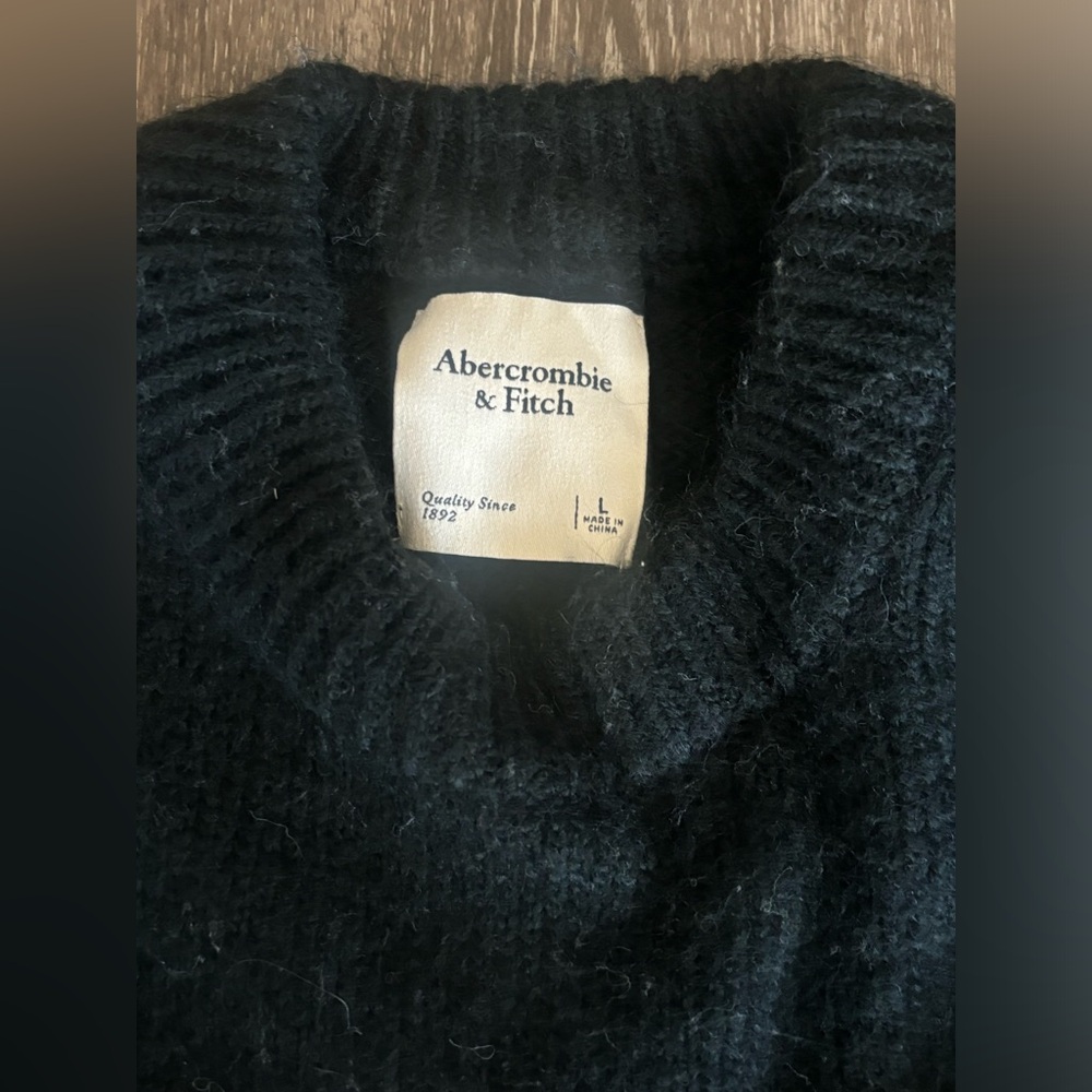 Abercrombie & Fitch sweater